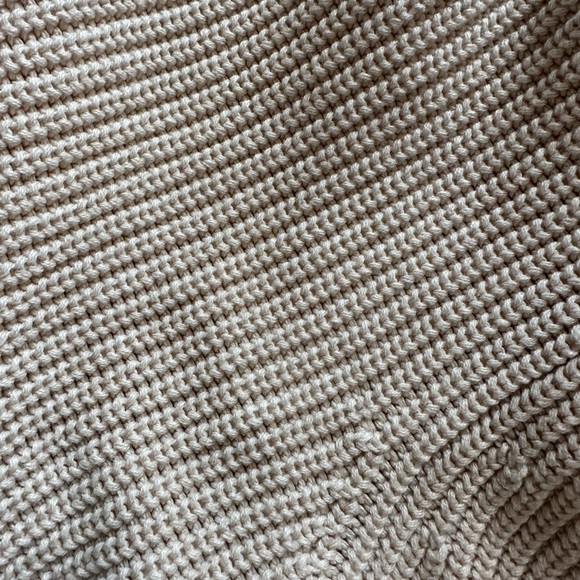 Like New Evereve Puff Sleeve Sweater - M - Picture 5 of 5